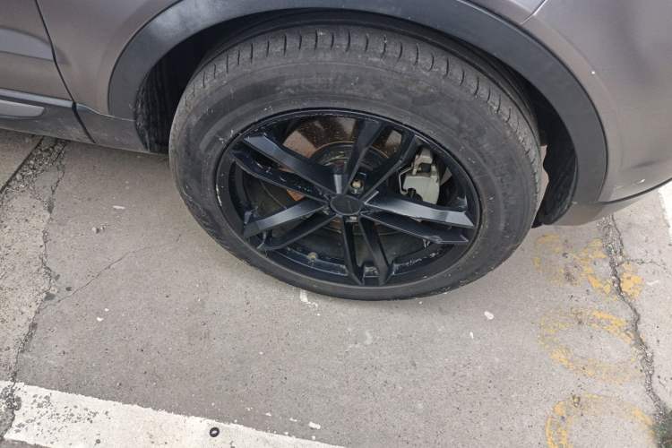 Used Land Rover Range Evoque 2017 2.0T SE Smart Glow Edition Right Front Wheel Hub