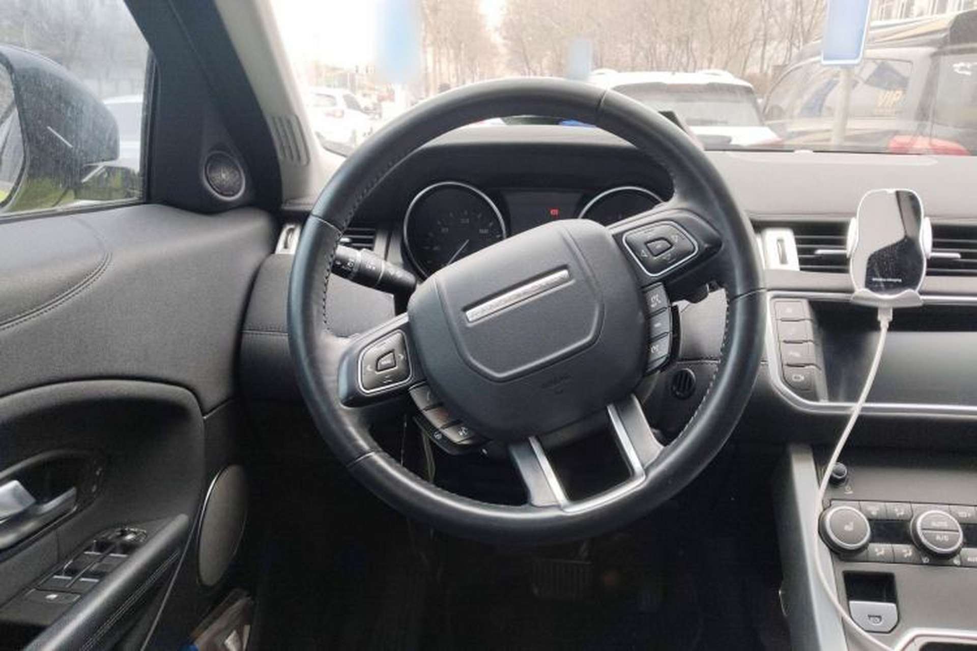 Used Land Rover Range Evoque 2017 2.0T British-Style Prestige Edition Steering Wheel