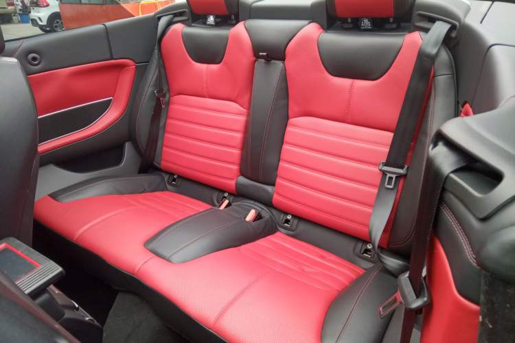 Used Land Rover Range Evoque 2017 2.0T Convertible Edition Left Rear Seat