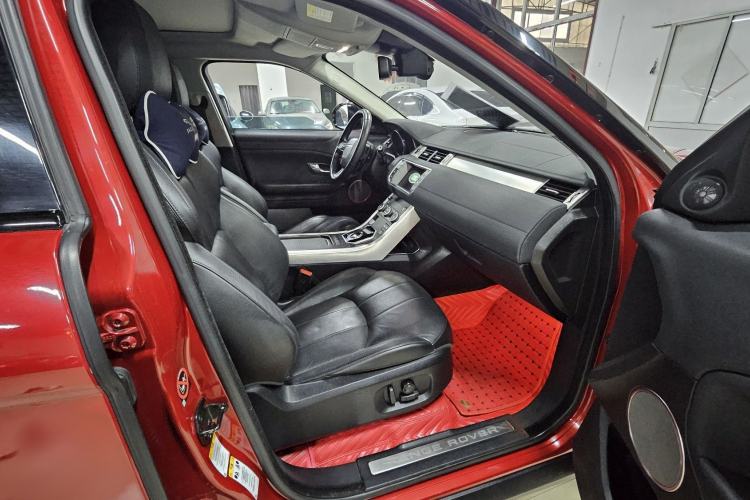 Used Land Rover Range Evoque 2017 2.0T SE Smart Glow Edition Interior 3