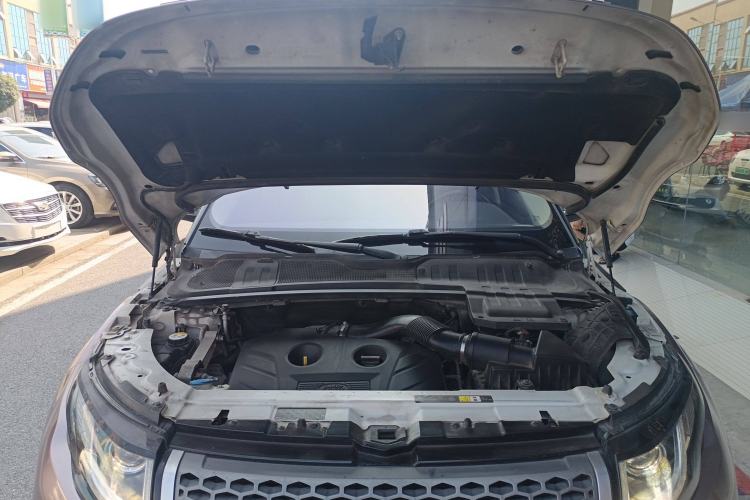 Used Land Rover Range Evoque 2017 2.0T SE Smart Glow Edition Engine Bay