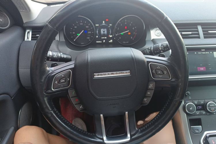 Used Land Rover Range Evoque 2017 2.0T SE Smart Glow Edition Steering Wheel