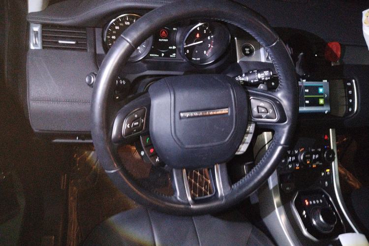 Used Land Rover Range Evoque 2017 2.0T SE Smart Glow Edition Steering Wheel