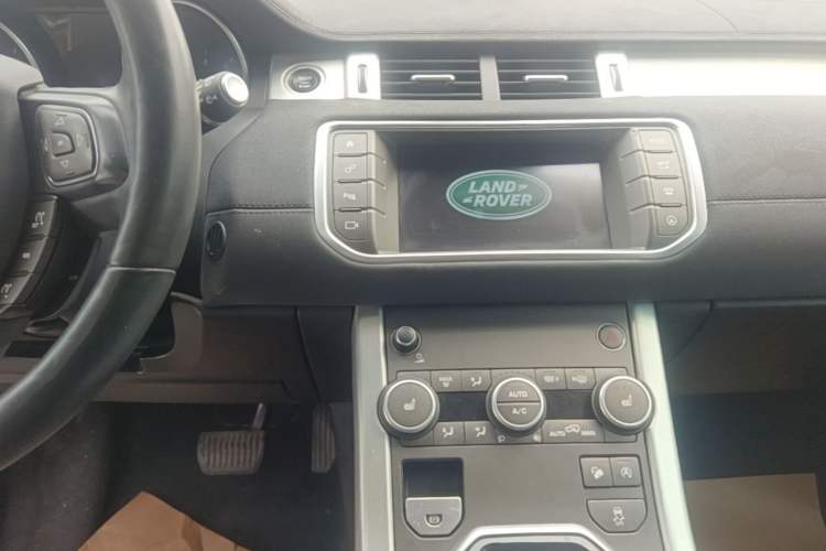 Used Land Rover Range Evoque 2017 2.0T British-Style Prestige Edition Audio And AC Panel