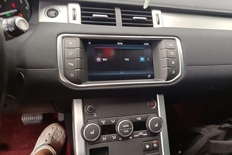 Used Land Rover Range Evoque 2017 2.0T PURE Style Edition Audio And AC Panel