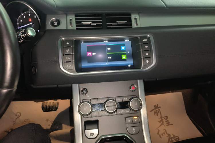 Used Land Rover Range Evoque 2017 2.0T SE Smart Glow Edition Audio And AC Panel