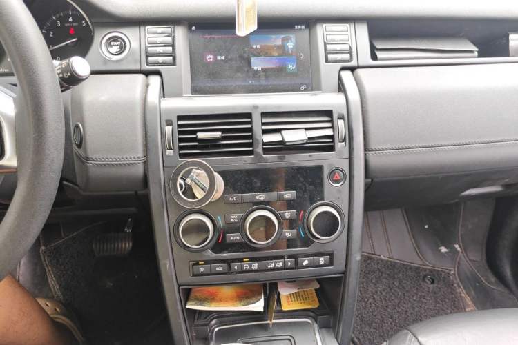 Used Land Rover Range Evoque 2017 2.0T PURE Style Edition Audio And AC Panel