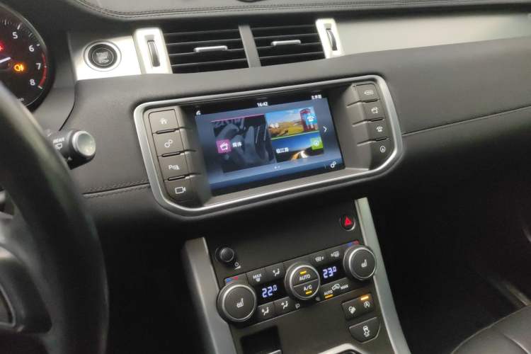 Used Land Rover Range Evoque 2017 2.0T British-Style Prestige Edition Audio And AC Panel