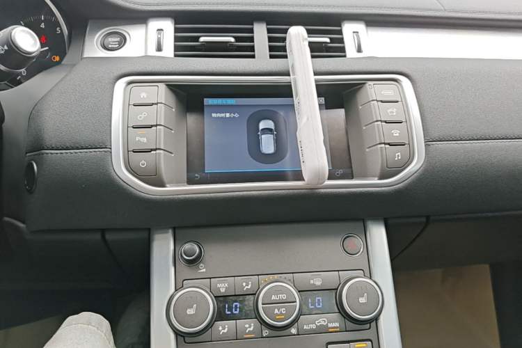 Used Land Rover Range Evoque 2017 2.0T PURE Style Edition Audio And AC Panel