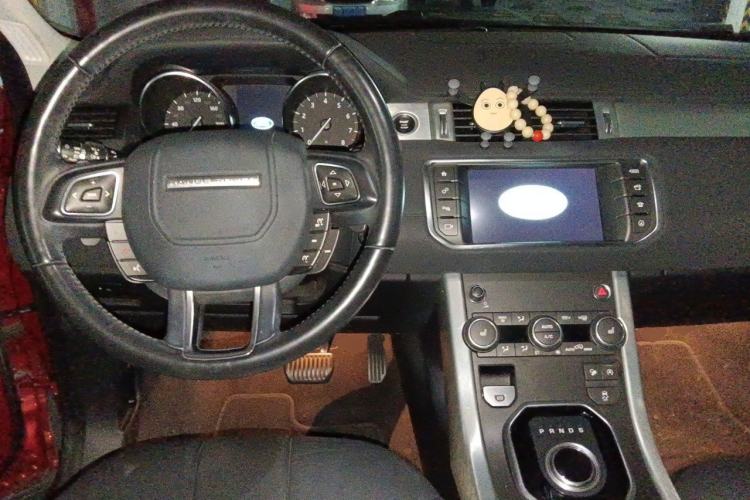 Used Land Rover Range Evoque 2017 2.0T SE Smart Glow Edition Center Console