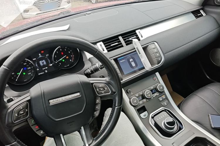 Used Land Rover Range Evoque 2017 2.0T PURE Style Edition Center Console