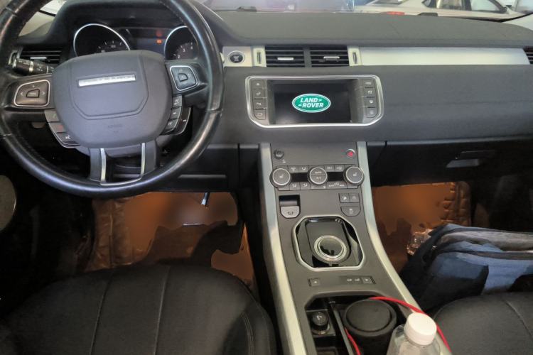 Used Land Rover Range Evoque 2017 2.0T SE Smart Glow Edition Center Console