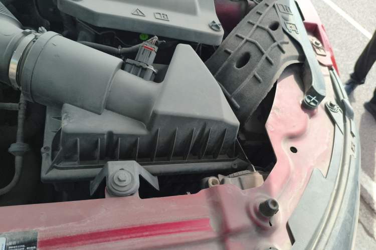 Used Land Rover Range Evoque 2017 2.0T SE Smart Glow Edition Engine Bay Left