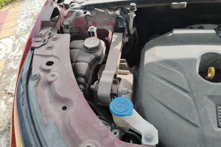 Used Land Rover Range Evoque 2017 2.0T SE Smart Glow Edition Engine Bay Right