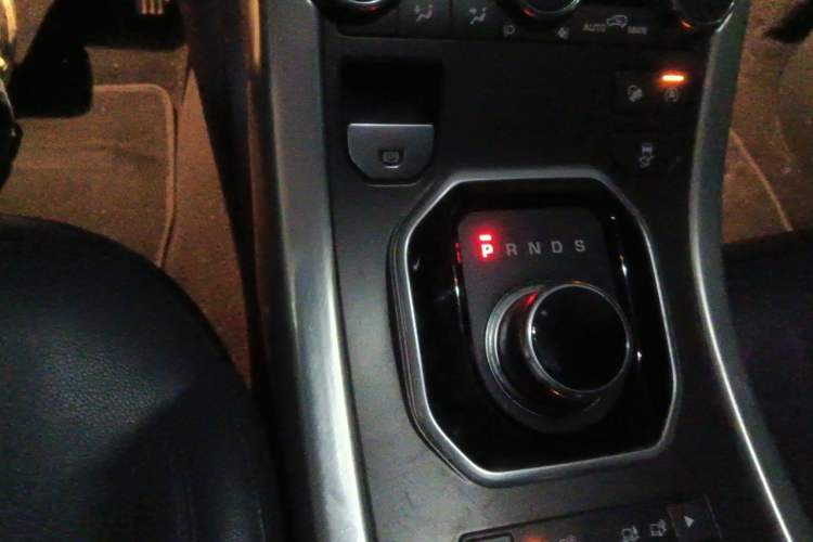 Used Land Rover Range Evoque 2017 2.0T SE Smart Glow Edition Gear Lever