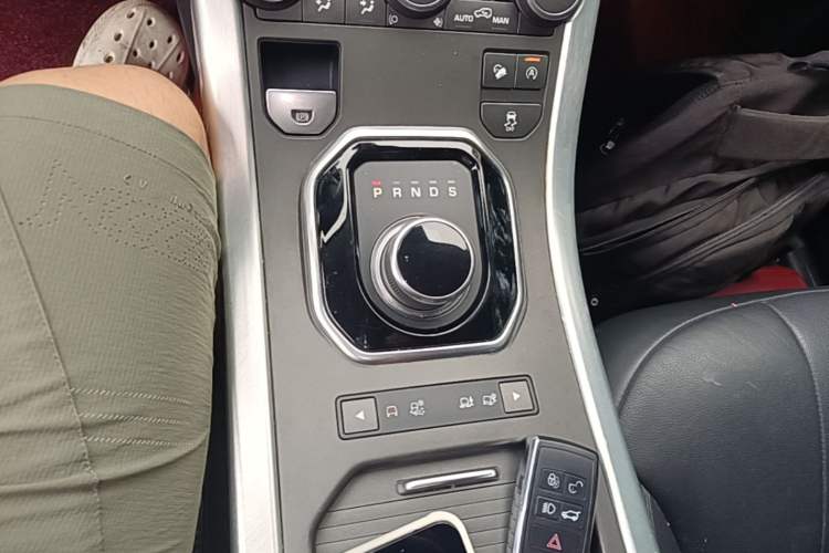 Used Land Rover Range Evoque 2017 2.0T PURE Style Edition Gear Lever