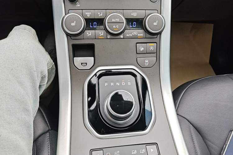 Used Land Rover Range Evoque 2017 2.0T PURE Style Edition Gear Lever