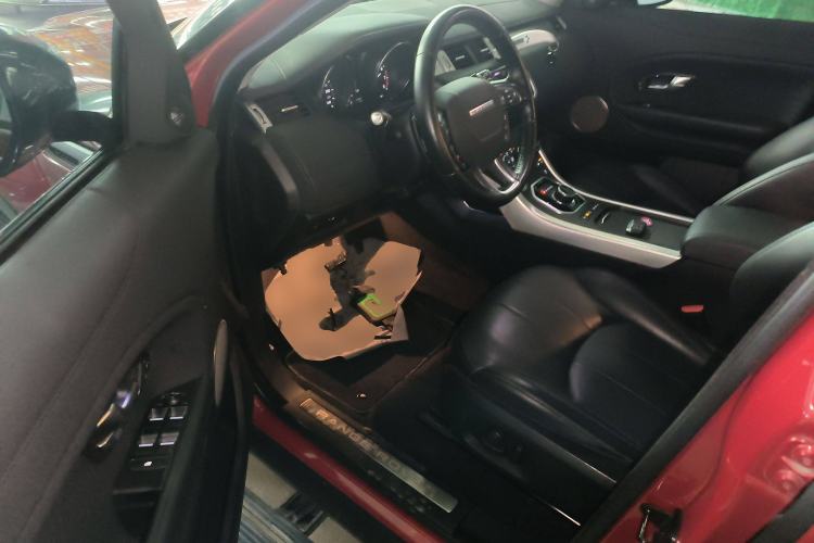 Used Land Rover Range Evoque 2017 2.0T SE Smart Glow Edition Interior 6