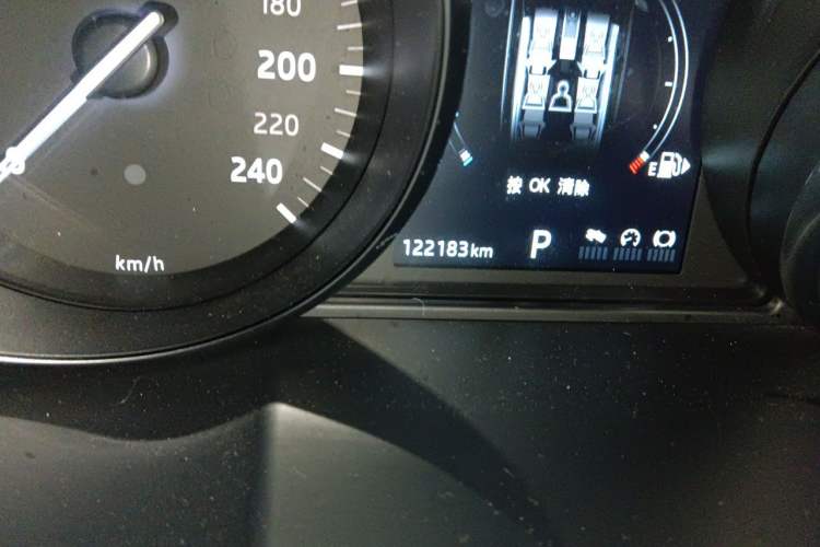 Used Land Rover Range Evoque 2017 2.0T SE Smart Glow Edition Odometer Close Up