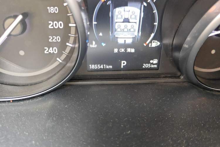 Used Land Rover Range Evoque 2017 2.0T PURE Style Edition Odometer Close Up