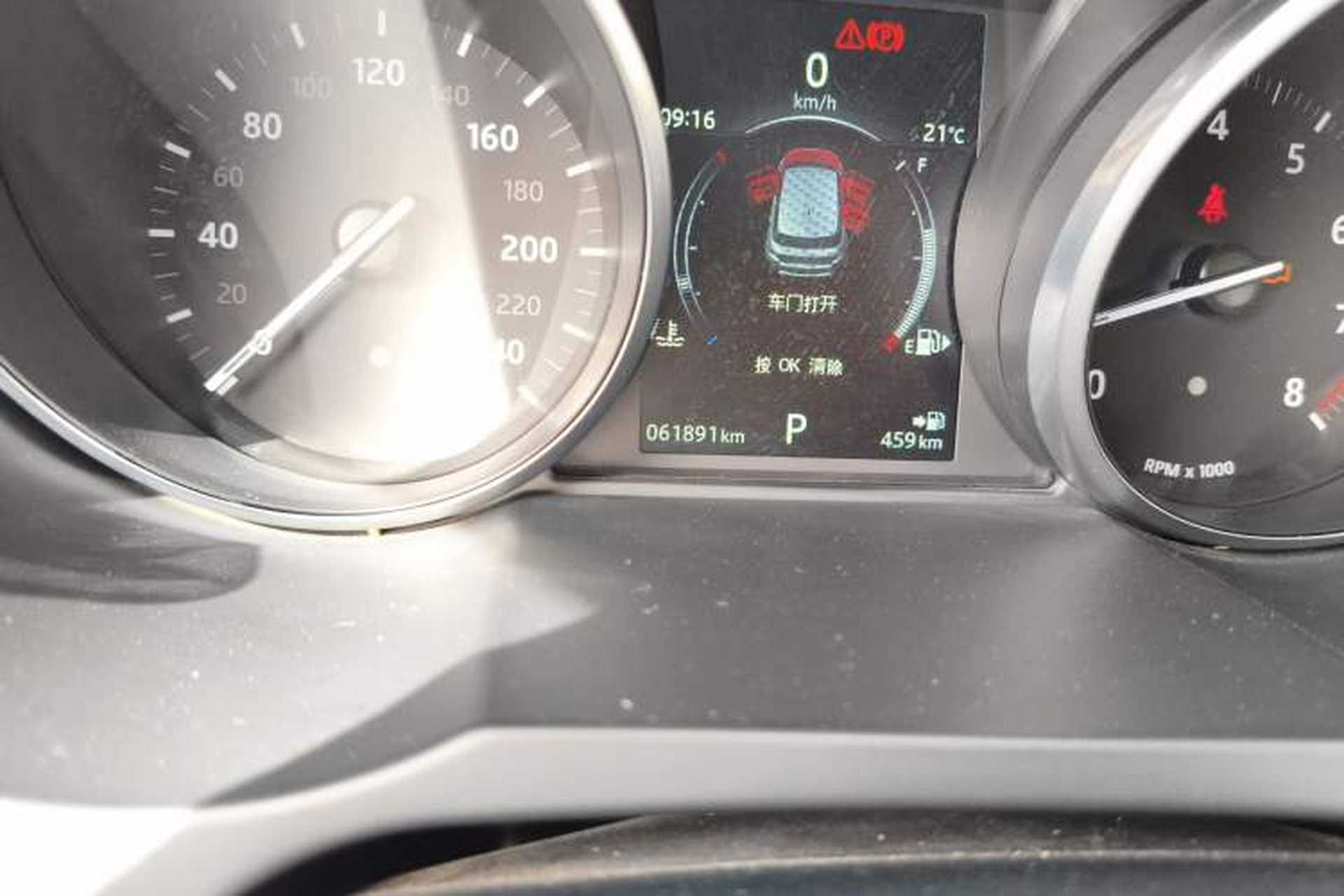 Used Land Rover Range Evoque 2017 2.0T SE Smart Glow Edition Odometer Close Up