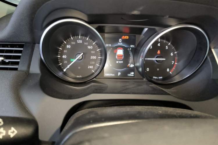 Used Land Rover Range Evoque 2017 2.0T SE Smart Glow Edition Odometer Close Up