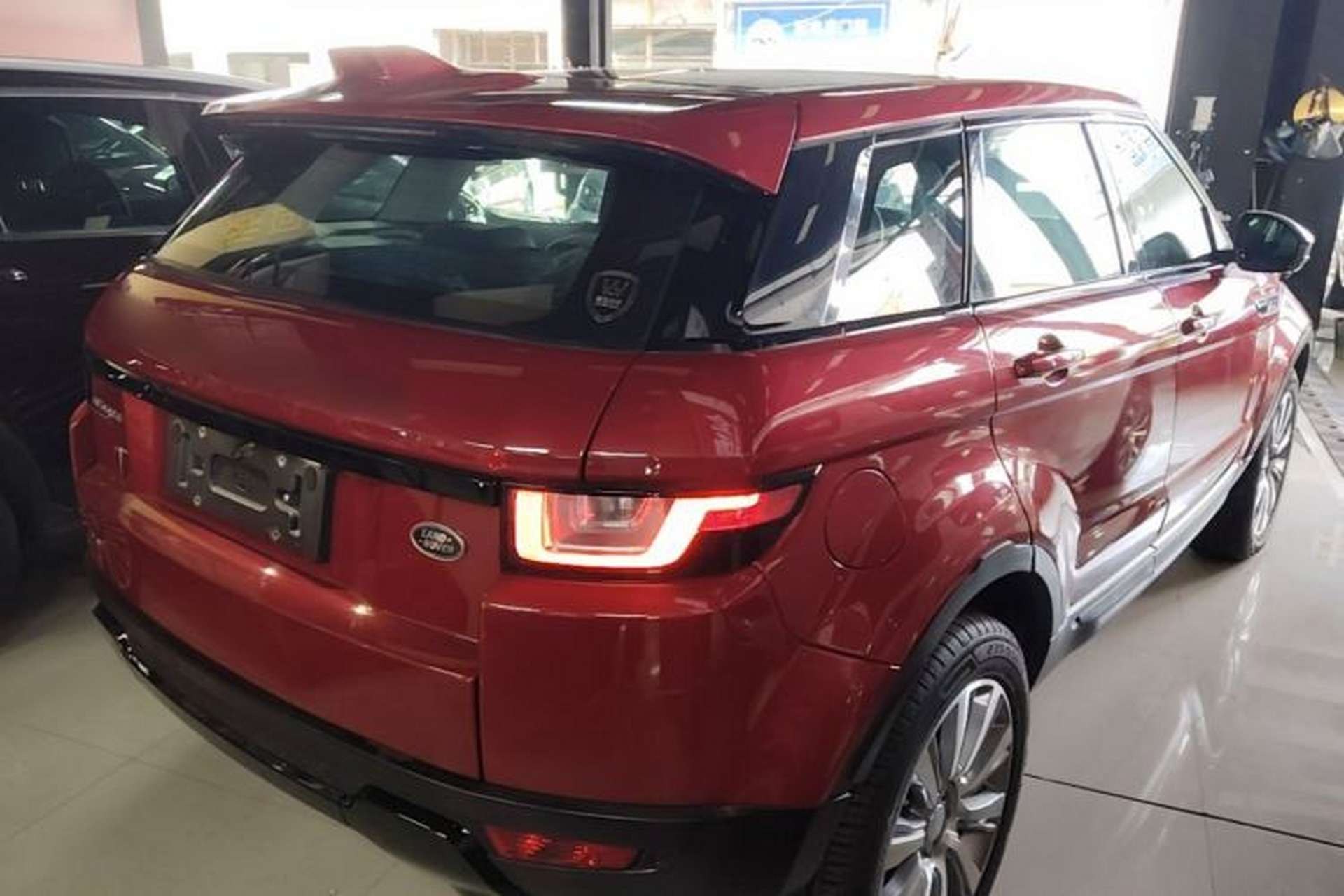 Used Land Rover Range Evoque 2017 2.0T SE Smart Glow Edition Rear Right 45 Deg