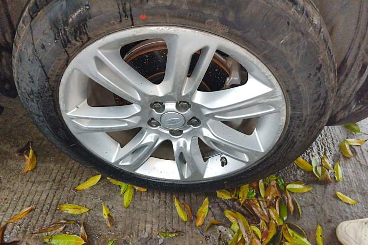 Used Land Rover Range Evoque 2017 2.0T SE PLUS Smart Enjoyment Edition Right Front Wheel Hub