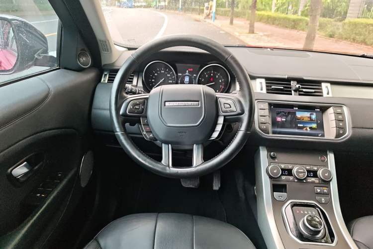 Used Land Rover Range Evoque 2017 2.0T British-Style Prestige Edition Steering Wheel