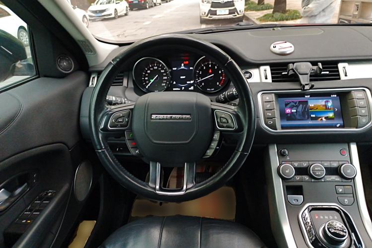 Used Land Rover Range Evoque 2017 2.0T British-Style Prestige Edition Steering Wheel