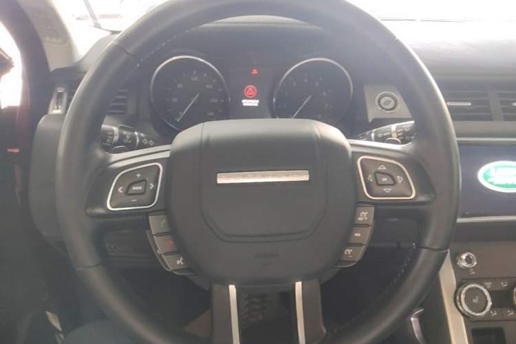 Used Land Rover Range Evoque 2017 2.0T SE Smart Glow Edition Steering Wheel
