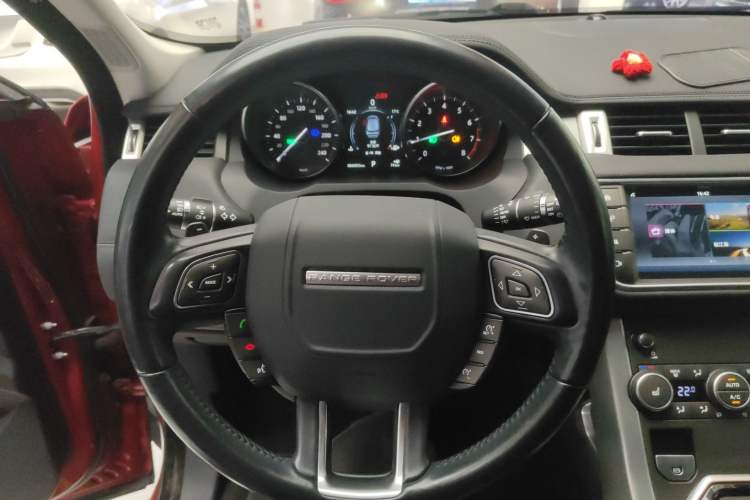 Used Land Rover Range Evoque 2017 2.0T British-Style Prestige Edition Steering Wheel