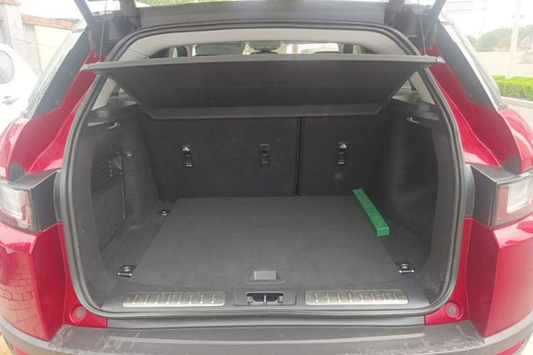 Used Land Rover Range Evoque 2017 2.0T British-Style Prestige Edition Trunk