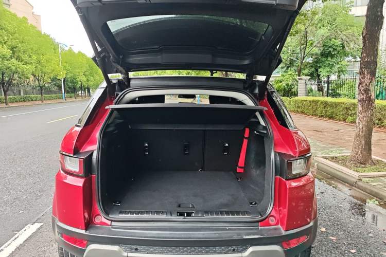 Used Land Rover Range Evoque 2017 2.0T British-Style Prestige Edition Trunk
