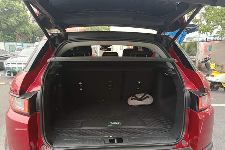 Used Land Rover Range Evoque 2017 2.0T PURE Style Edition Trunk
