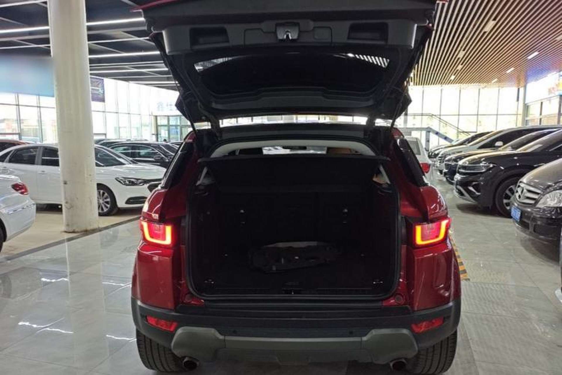 Used Land Rover Range Evoque 2017 2.0T PURE Style Edition Trunk