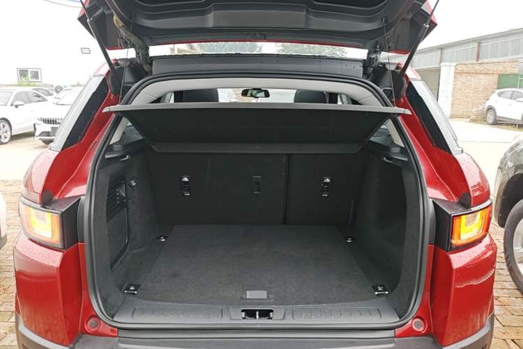 Used Land Rover Range Evoque 2017 2.0T PURE Style Edition Trunk