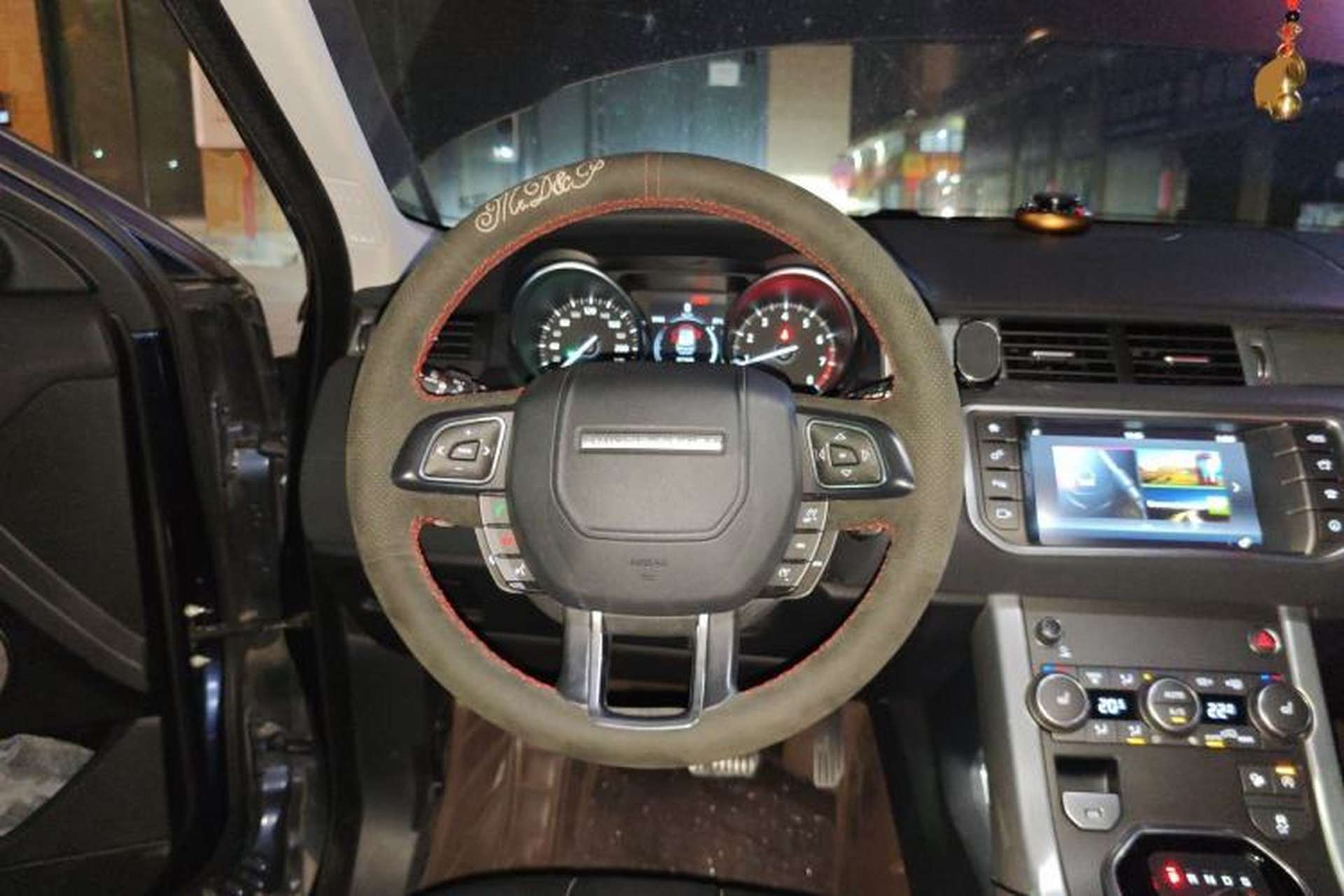 Used Land Rover Range Evoque 2017 2.0T SE Smart Glow Edition Steering Wheel