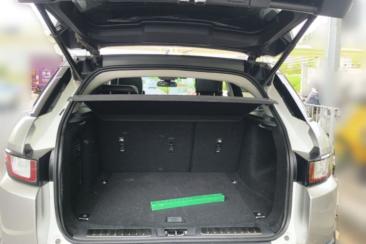 Used Land Rover Range Evoque 2017 2.0T SE PLUS Smart Enjoyment Edition Trunk