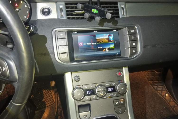 Used Land Rover Range Evoque 2017 2.0T British-Style Prestige Edition Audio And AC Panel