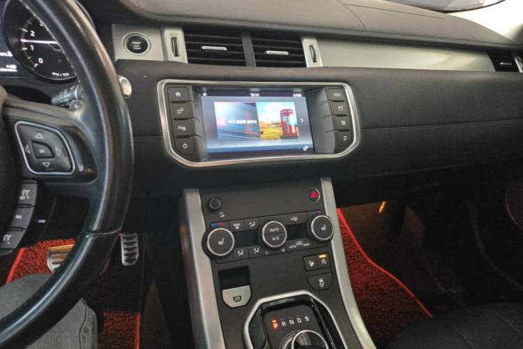 Used Land Rover Range Evoque 2017 2.0T PURE Style Edition Audio And AC Panel