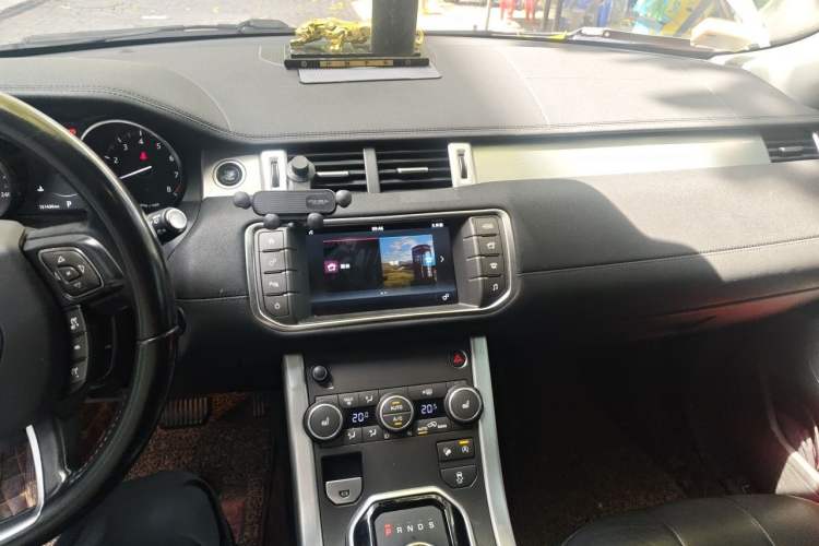 Used Land Rover Range Evoque 2017 2.0T PURE Style Edition Audio And AC Panel