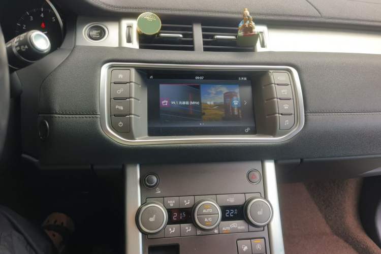 Used Land Rover Range Evoque 2017 2.0T PURE Style Edition Audio And AC Panel