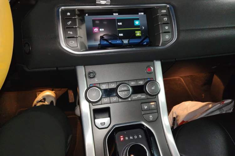 Used Land Rover Range Evoque 2017 2.0T PURE Style Edition Audio And AC Panel