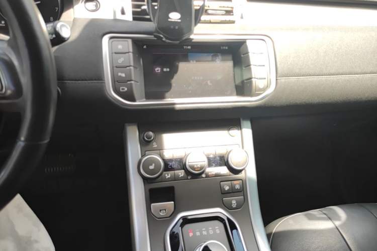 Used Land Rover Range Evoque 2017 2.0T British-Style Prestige Edition Audio And AC Panel