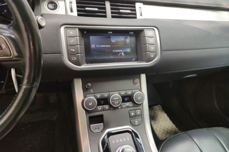 Used Land Rover Range Evoque 2017 2.0T British-Style Prestige Edition Audio And AC Panel