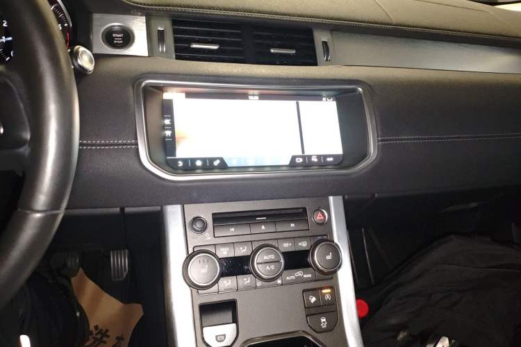 Used Land Rover Range Evoque 2017 2.0T SE PLUS Smart Enjoyment Edition Audio And AC Panel
