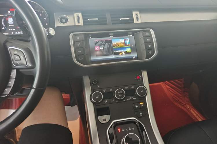 Used Land Rover Range Evoque 2017 2.0T British-Style Prestige Edition Audio And AC Panel