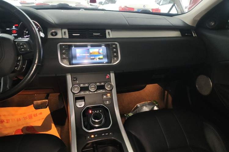 Used Land Rover Range Evoque 2017 2.0T British-Style Prestige Edition Audio And AC Panel