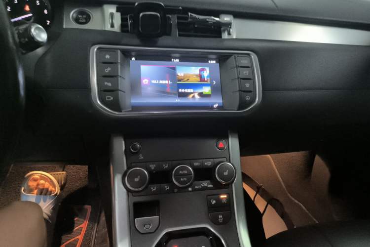 Used Land Rover Range Evoque 2017 2.0T British-Style Prestige Edition Audio And AC Panel
